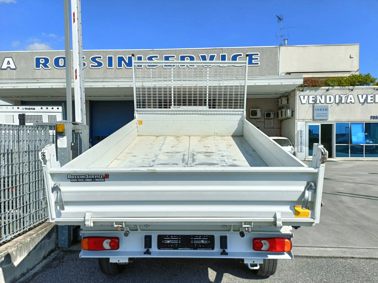 FIAT DUCATO RIBALTABILE 130 CV - Carrinha basculante: foto 4 FIAT DUCATO RIBALTABILE 130 CV - Carrinha basculante: foto 4