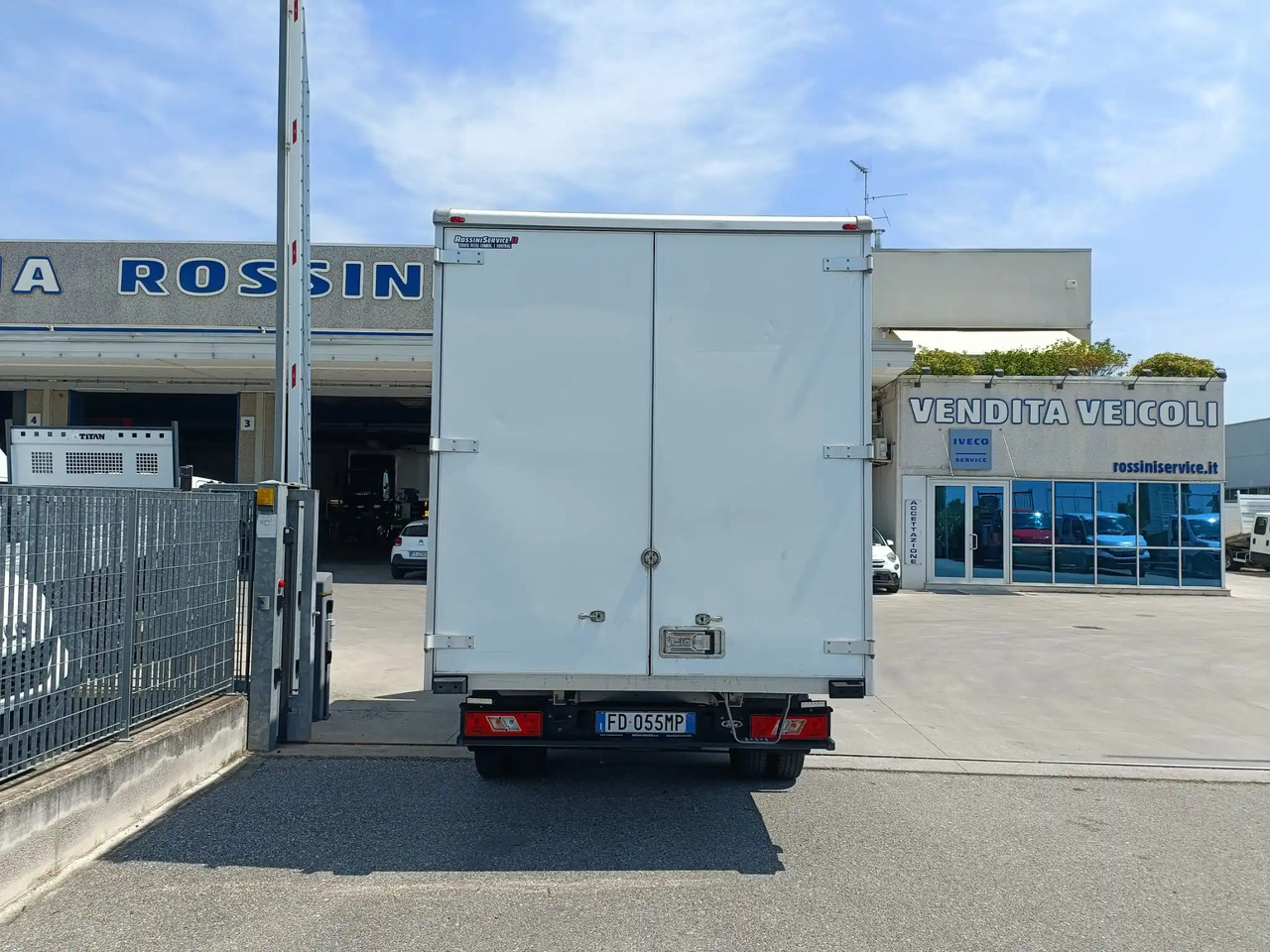 FORD TRANSIT FURGONATO BOX - Carrinha de contentor: foto 3 FORD TRANSIT FURGONATO BOX - Carrinha de contentor: foto 3