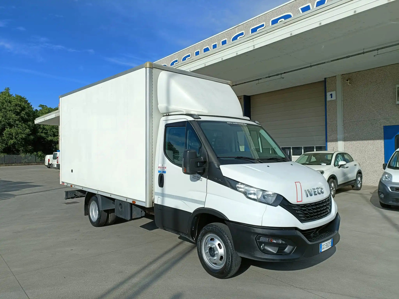 IVECO 35C14 FURGONATO BOX - Carrinha de contentor: foto 1 IVECO 35C14 FURGONATO BOX - Carrinha de contentor: foto 1