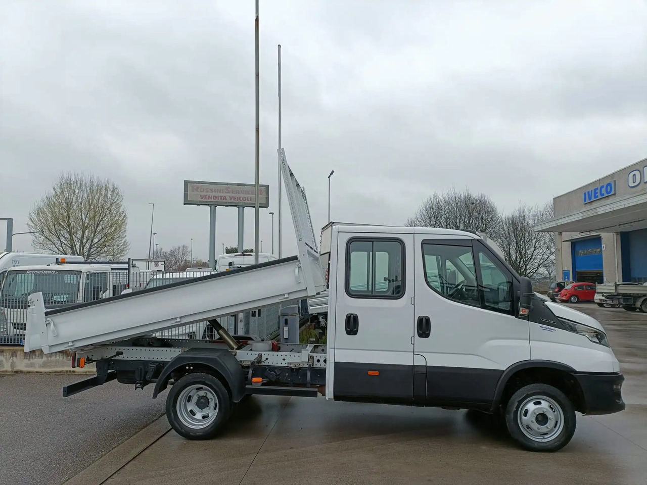 IVECO DAILY 35C14 DOPPIA CABINA RIBALTABILE 2.3 - Carrinha basculante: foto 3 IVECO DAILY 35C14 DOPPIA CABINA RIBALTABILE 2.3 - Carrinha basculante: foto 3