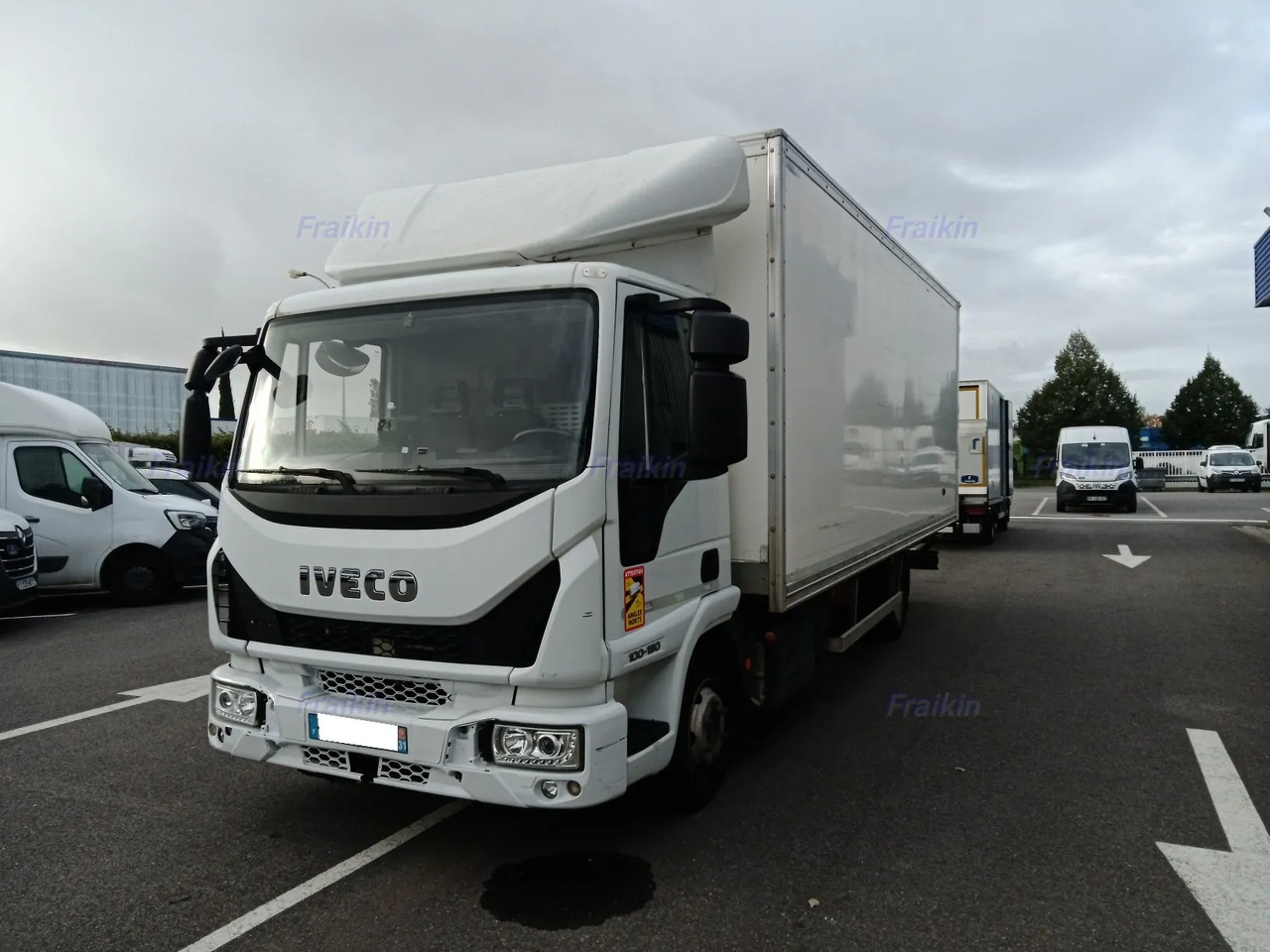 IVECO EUROCARGO 100E19P - Camião furgão: foto 2 IVECO EUROCARGO 100E19P - Camião furgão: foto 2