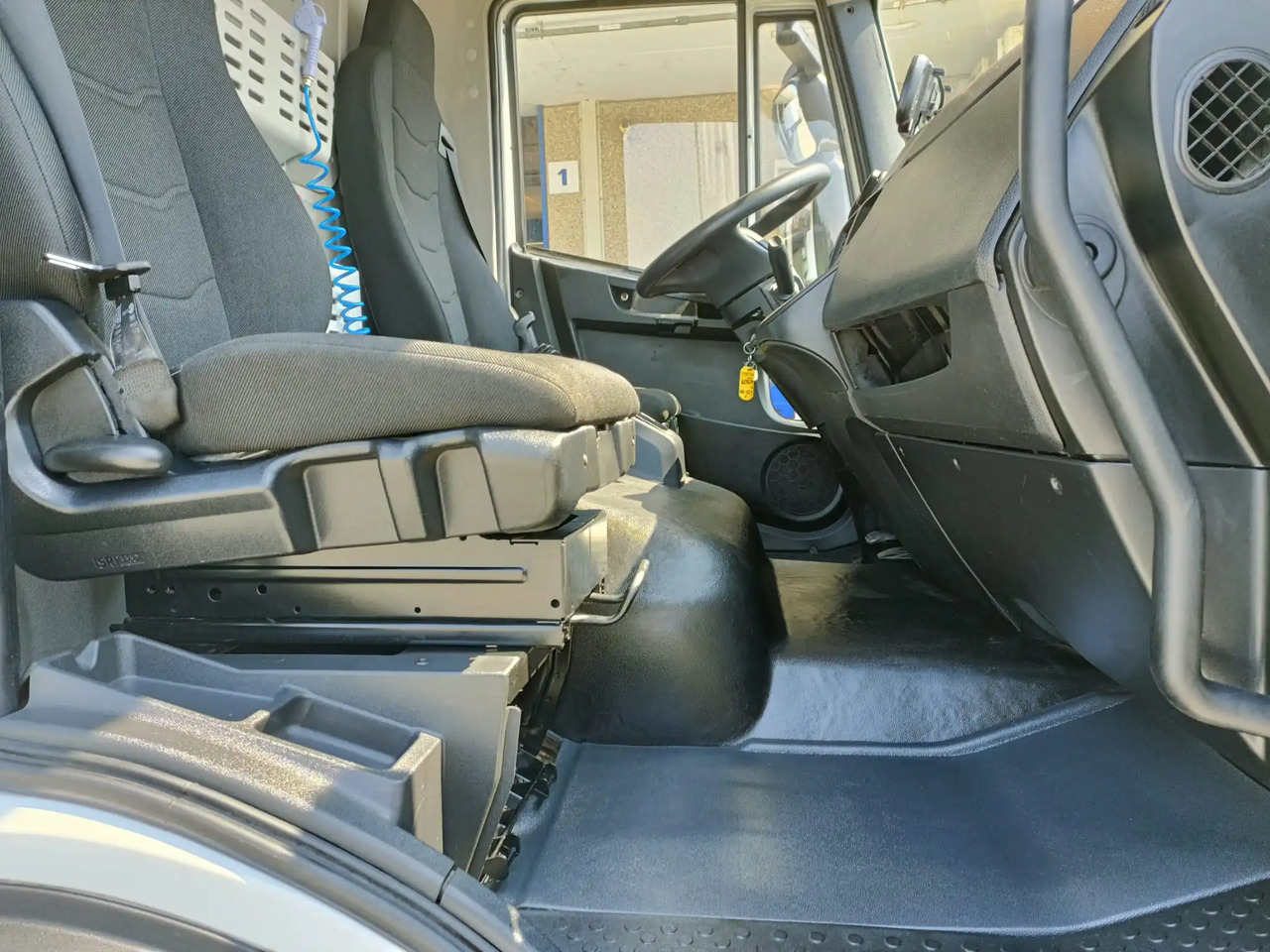 IVECO EUROCARGO 120E19P - Camião chassi: foto 2 IVECO EUROCARGO 120E19P - Camião chassi: foto 2