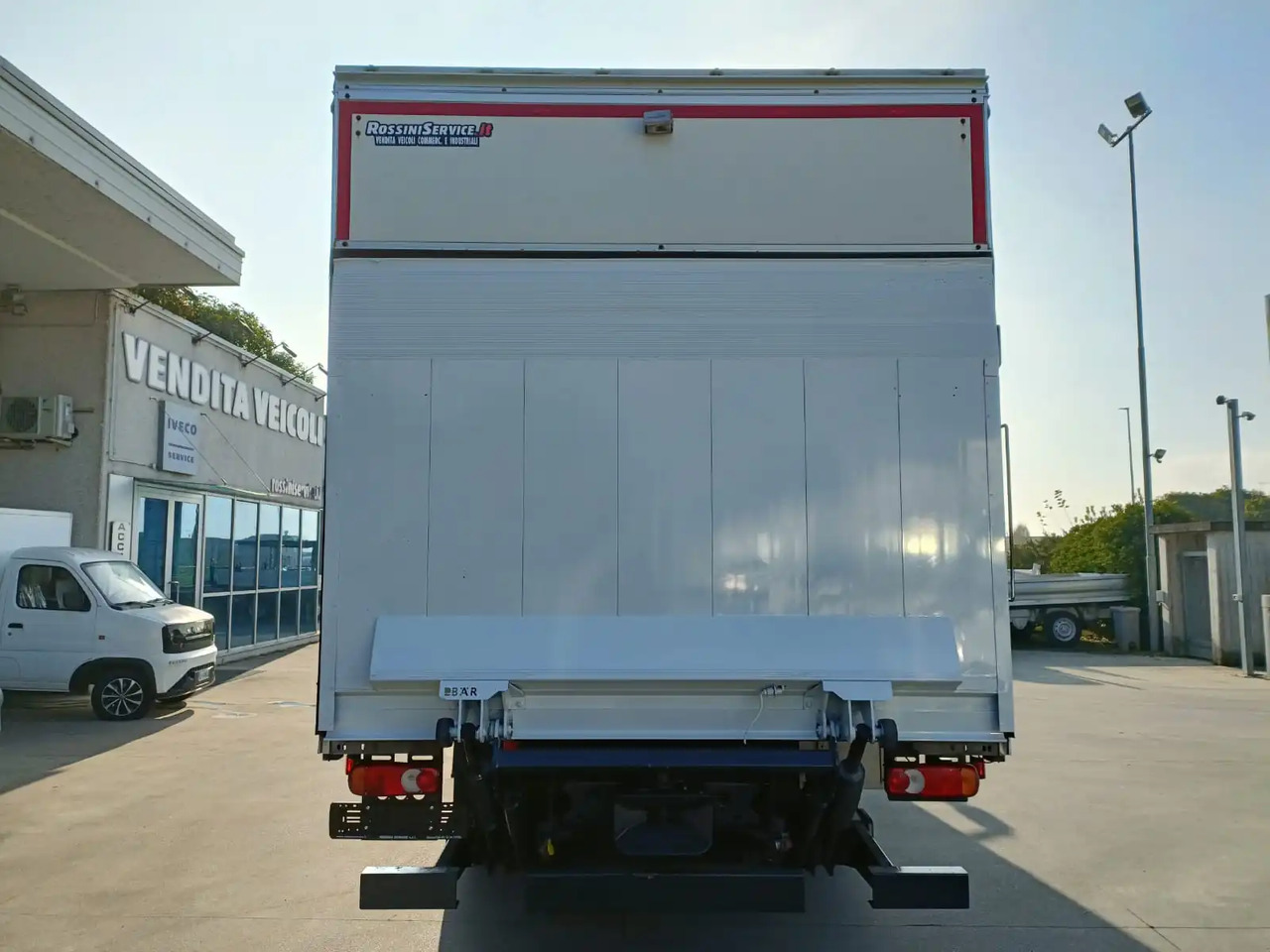 IVECO EUROCARGO 140E28P - Camião de lona: foto 4 IVECO EUROCARGO 140E28P - Camião de lona: foto 4