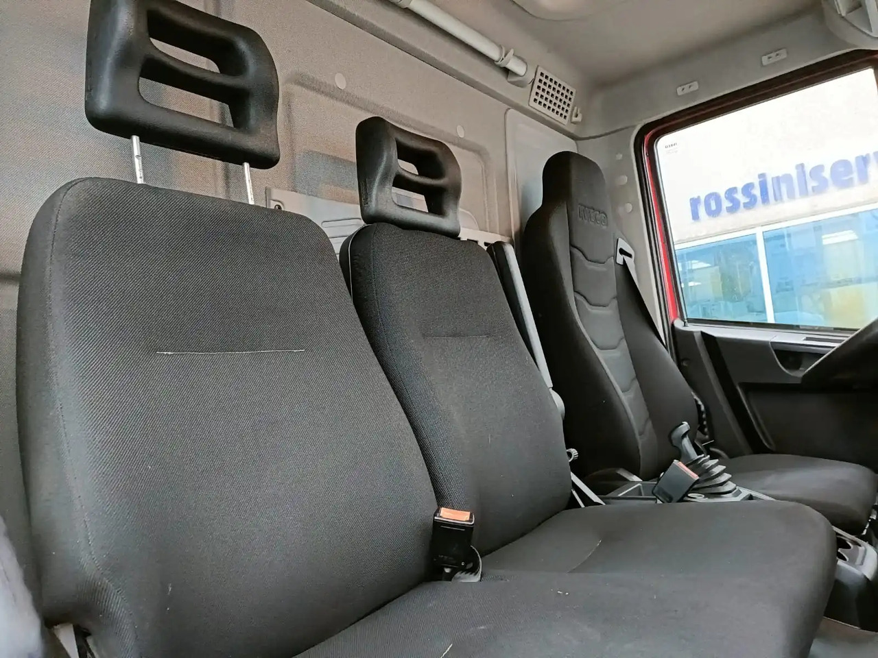 IVECO EUROCARGO 75E19 / 80E19 / 86E19 - Camião chassi: foto 3 IVECO EUROCARGO 75E19 / 80E19 / 86E19 - Camião chassi: foto 3