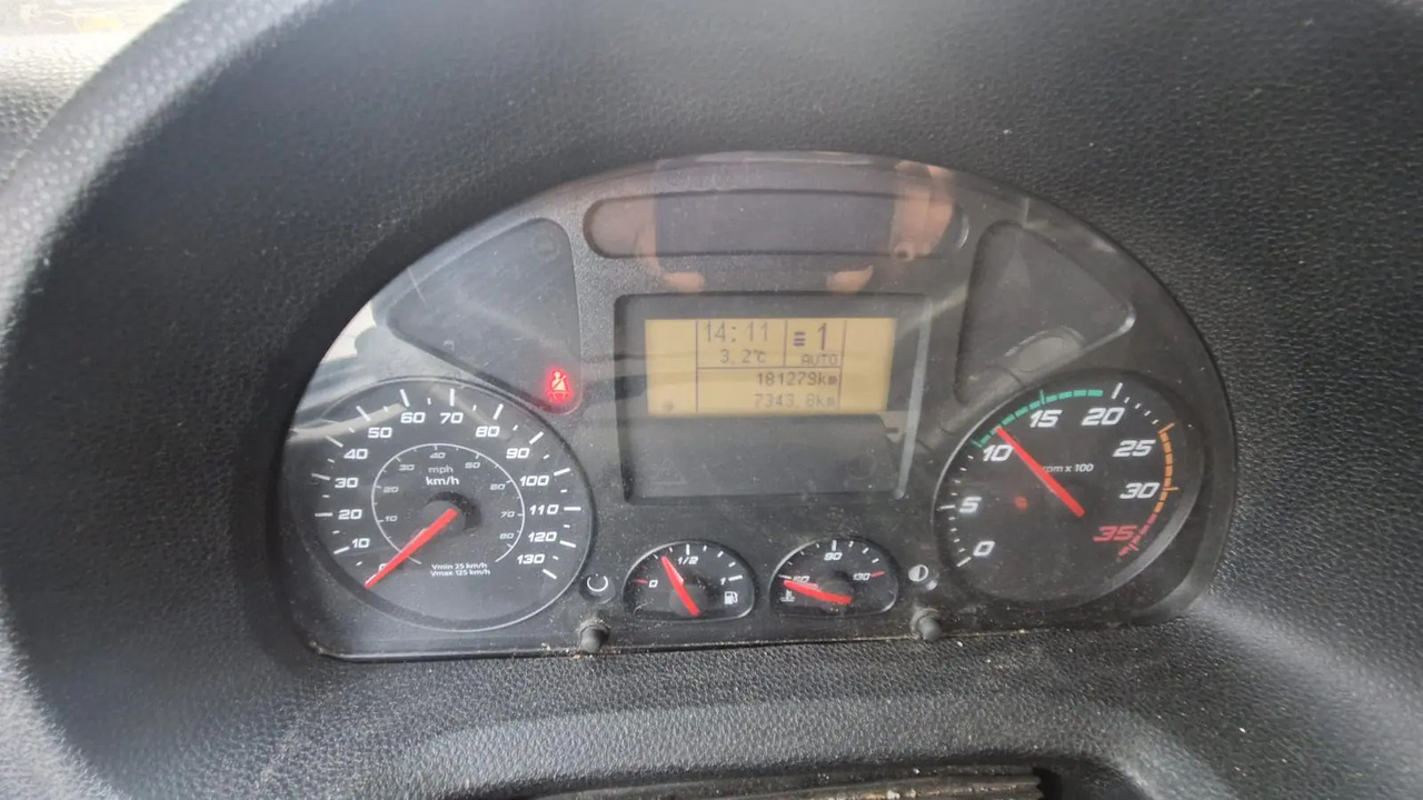 IVECO EUROCARGO 75E19P - Camião de lona: foto 3 IVECO EUROCARGO 75E19P - Camião de lona: foto 3