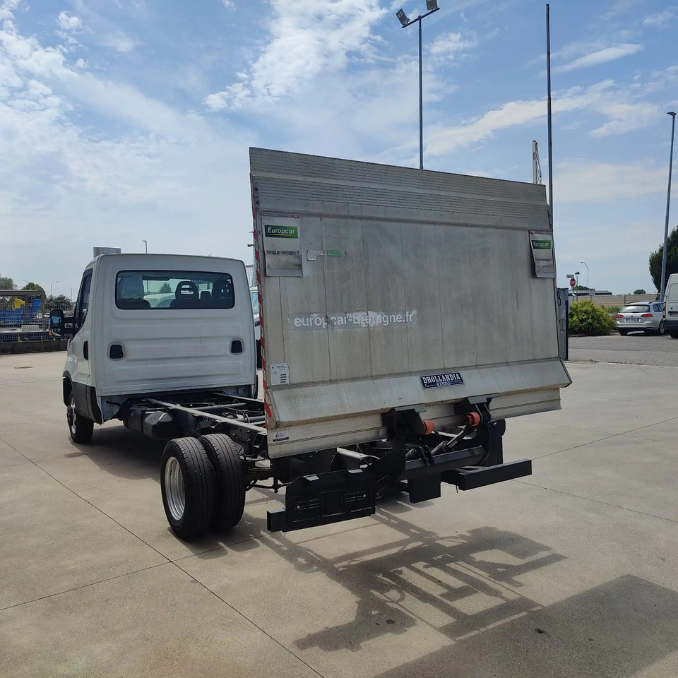 IVECO DAILY 35C14 - Veículo comercial: foto 4 IVECO DAILY 35C14 - Veículo comercial: foto 4