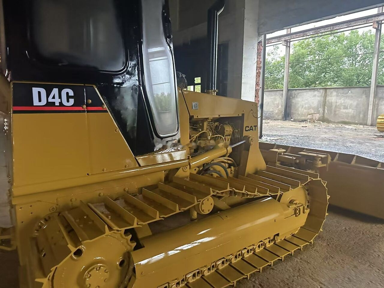 Caterpillar D4C - Buldôzer: foto 5 Caterpillar D4C - Buldôzer: foto 5