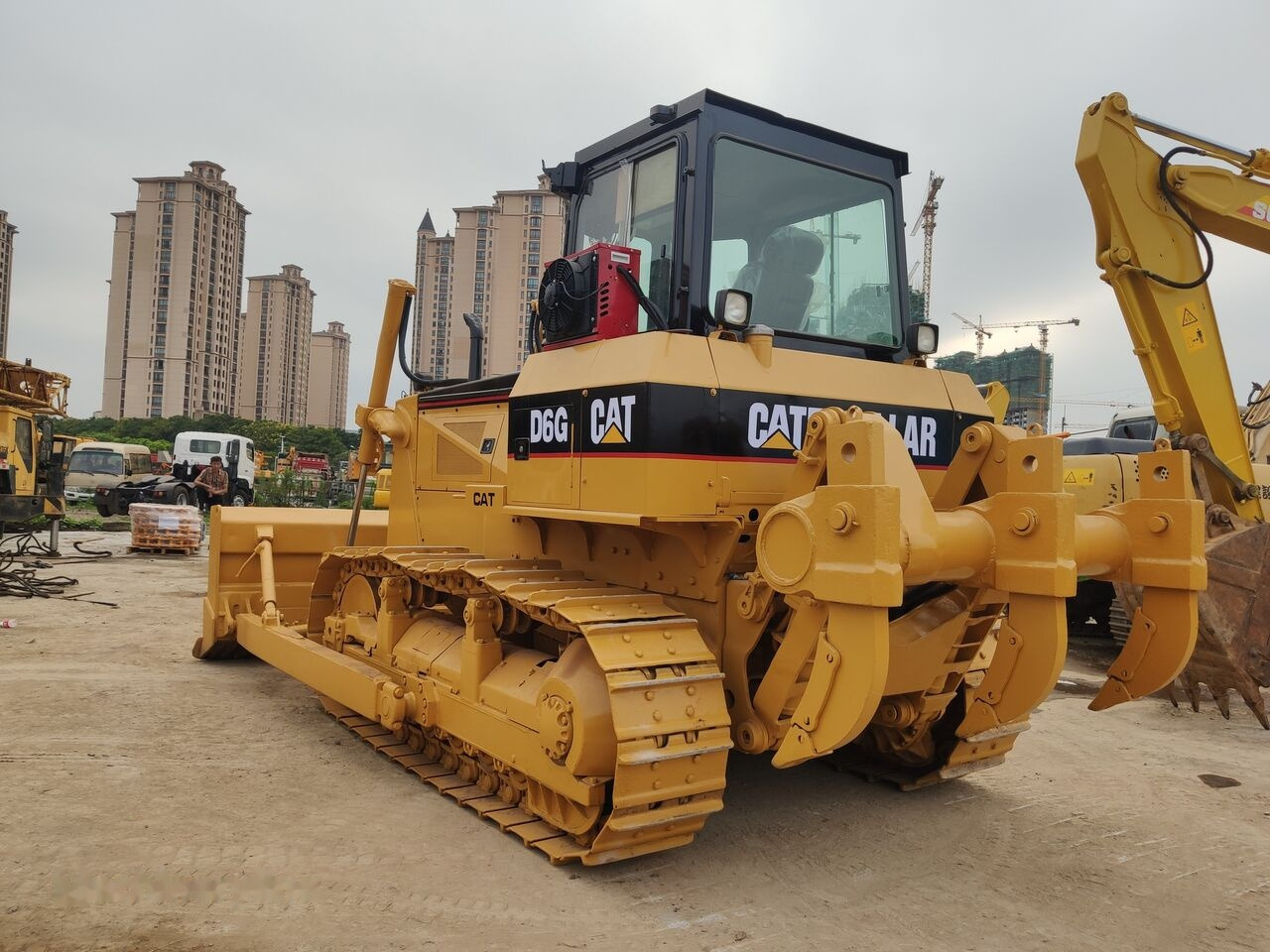 Caterpillar D6G - Buldôzer: foto 1 Caterpillar D6G - Buldôzer: foto 1