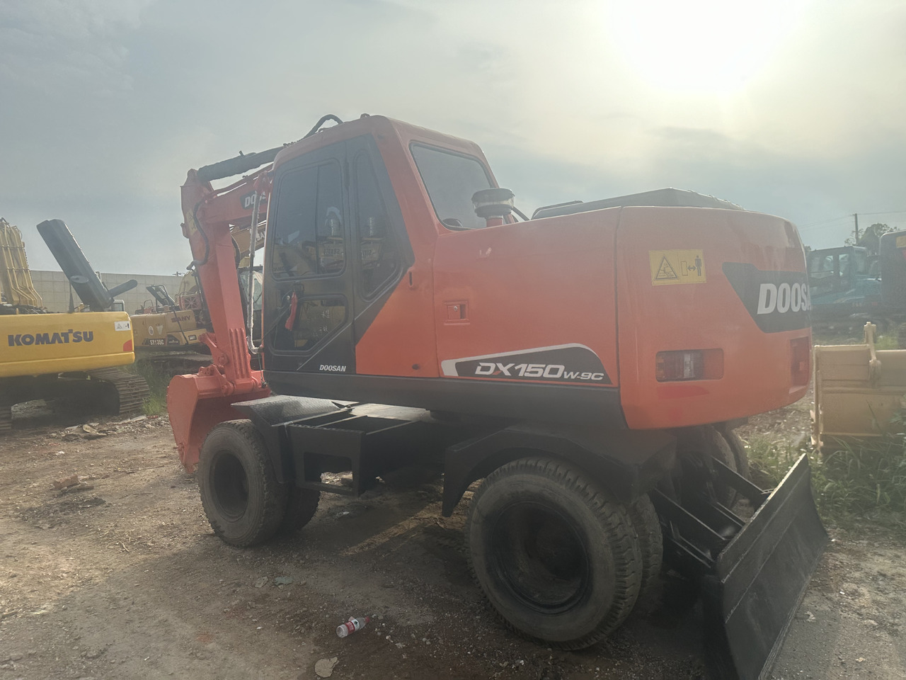 Doosan DX150W-9C - Escavadeira de rodas: foto 4 Doosan DX150W-9C - Escavadeira de rodas: foto 4