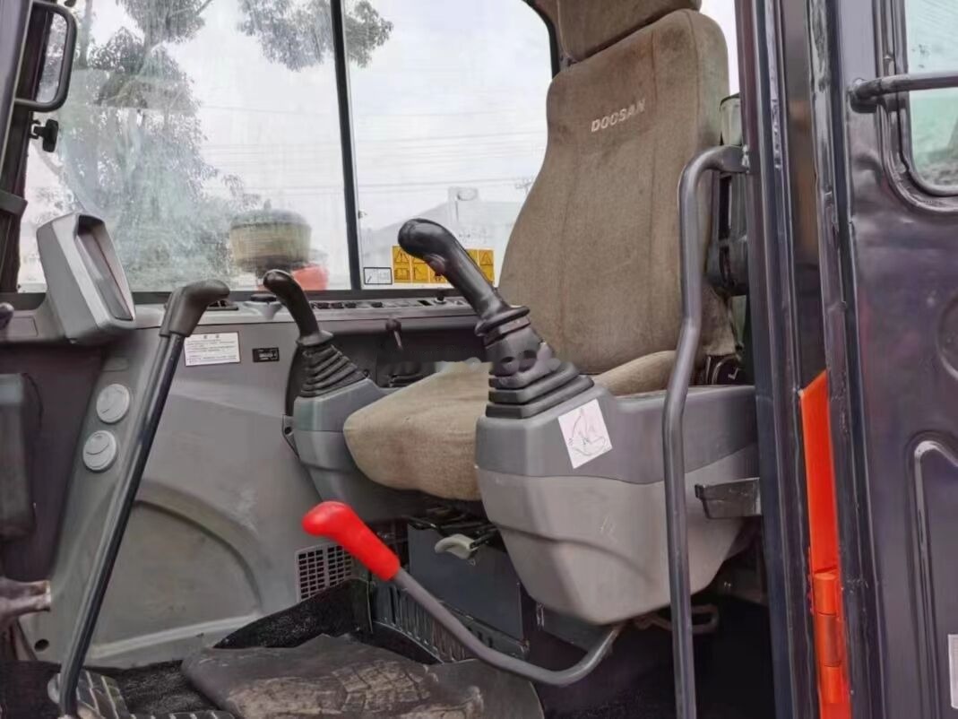Doosan DX55 - Escavadora de rastos: foto 3 Doosan DX55 - Escavadora de rastos: foto 3