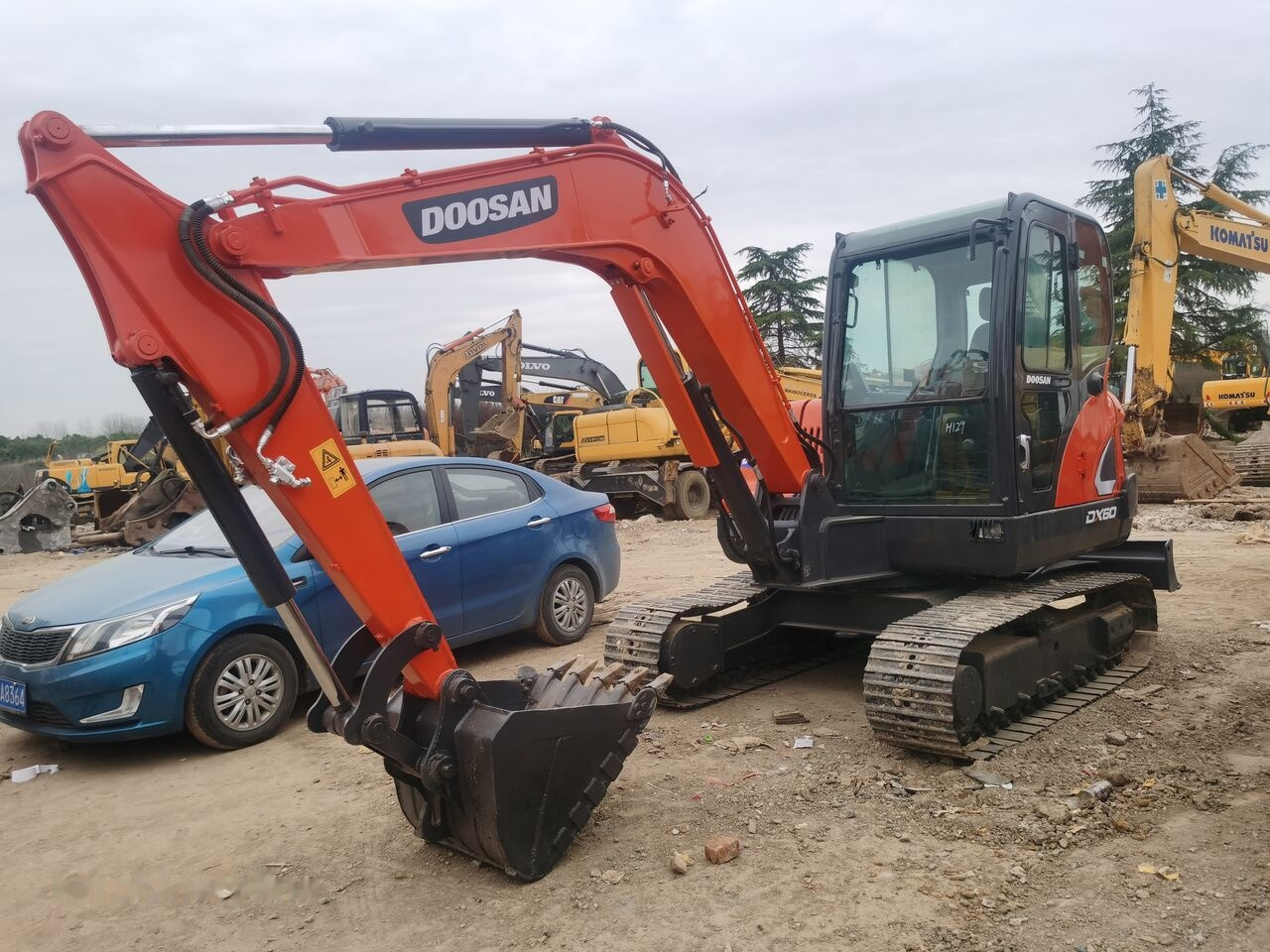 Doosan DX60 - Escavadora de rastos: foto 1 Doosan DX60 - Escavadora de rastos: foto 1