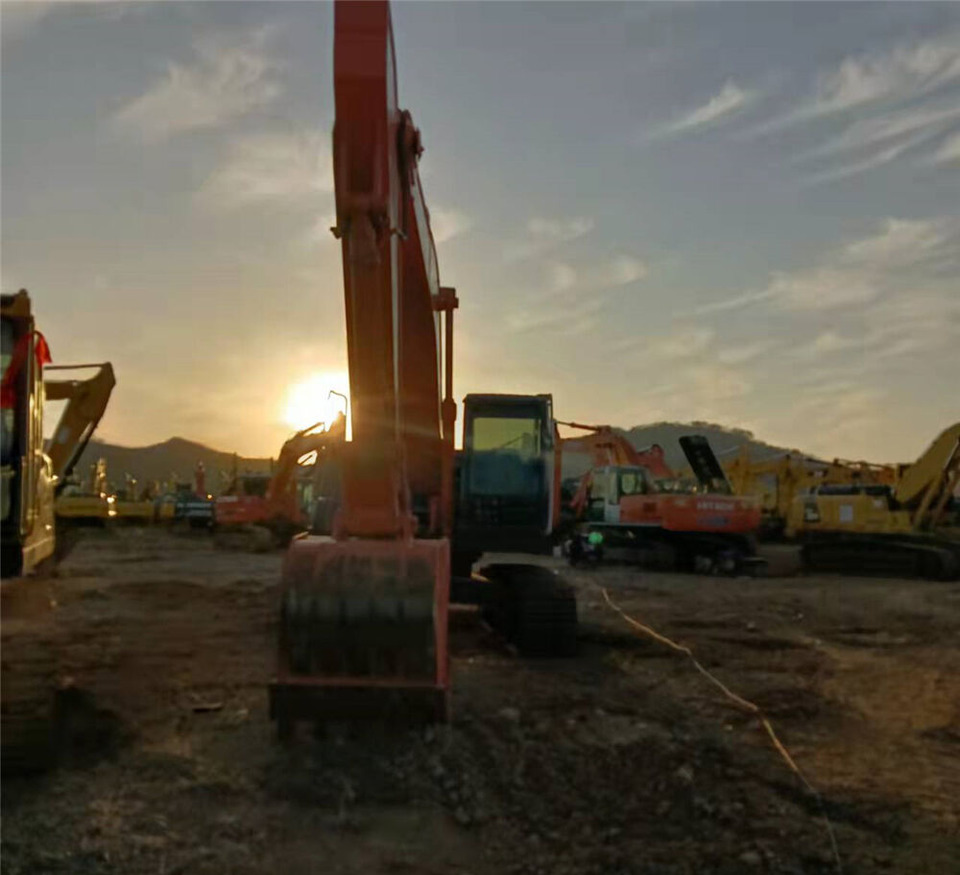 Hitachi ZX210 - Escavadora de rastos: foto 4 Hitachi ZX210 - Escavadora de rastos: foto 4