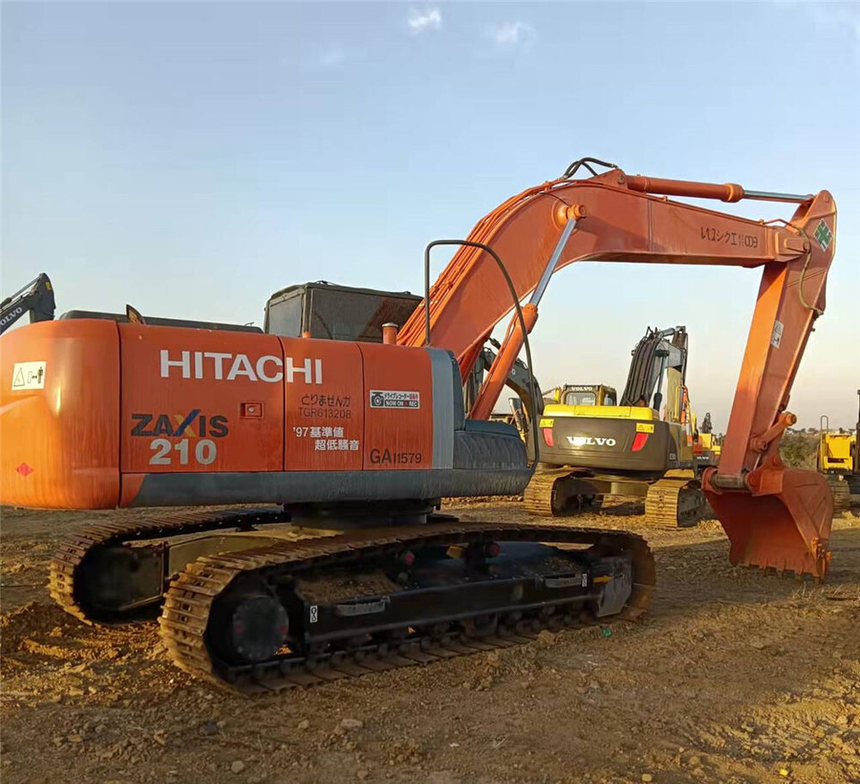 Hitachi ZX210 - Escavadora de rastos: foto 2 Hitachi ZX210 - Escavadora de rastos: foto 2