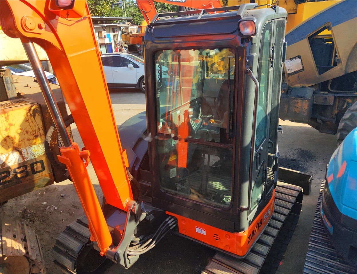 Mini escavadeira Hitachi ZX55: foto 7