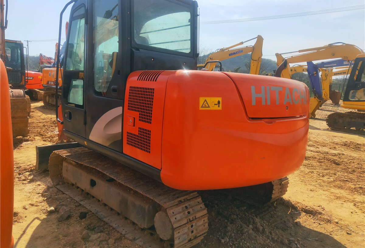 Hitachi ZX60 - Mini escavadeira: foto 1 Hitachi ZX60 - Mini escavadeira: foto 1