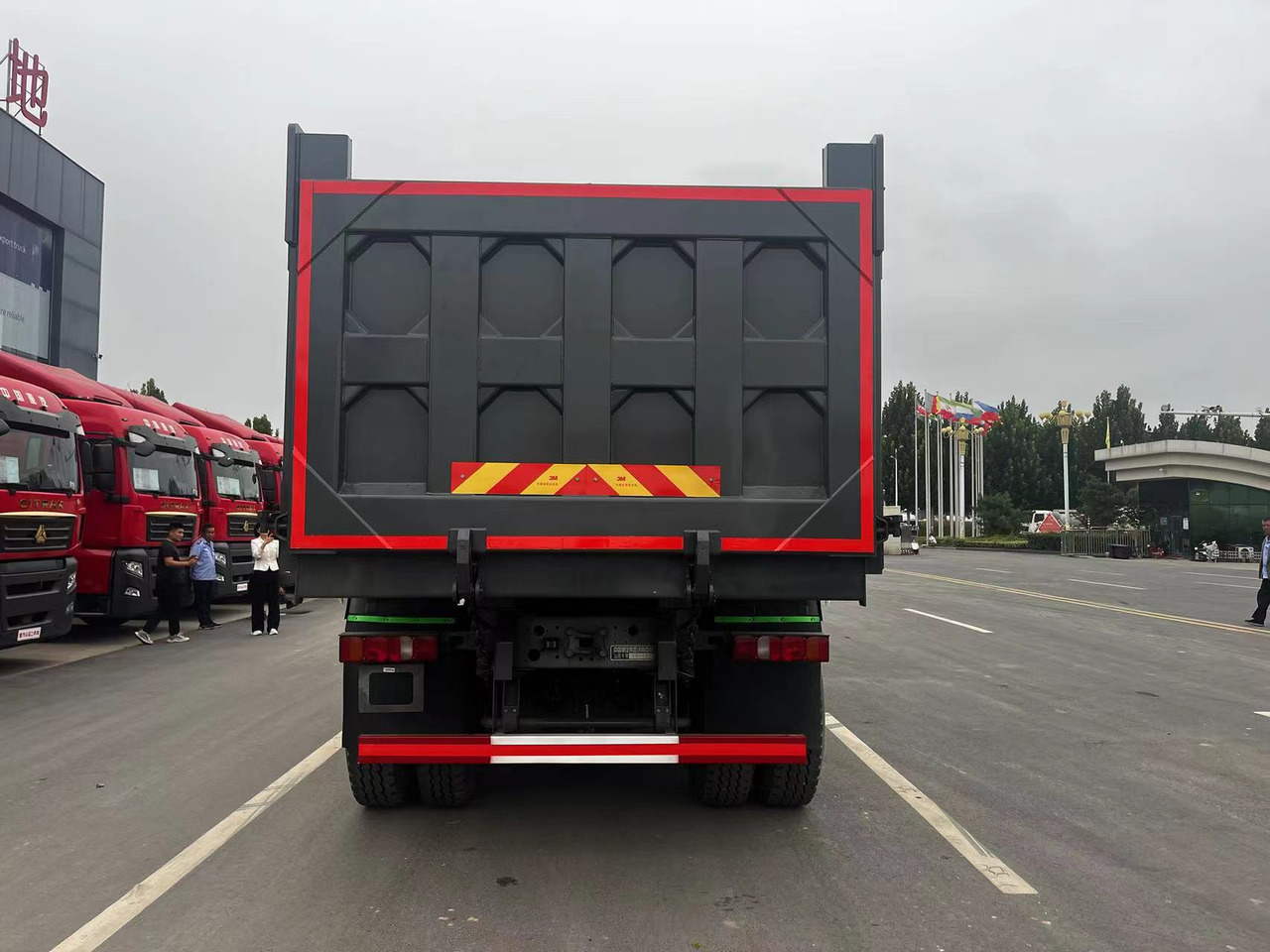 Howo G7W 6X4 Dump Truck - Camião basculante: foto 5 Howo G7W 6X4 Dump Truck - Camião basculante: foto 5