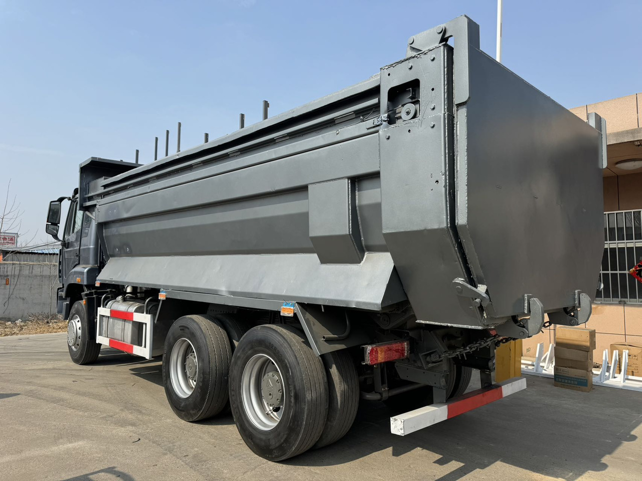 Howo HAOHAN DUMP TRUCK - Camião basculante: foto 4 Howo HAOHAN DUMP TRUCK - Camião basculante: foto 4