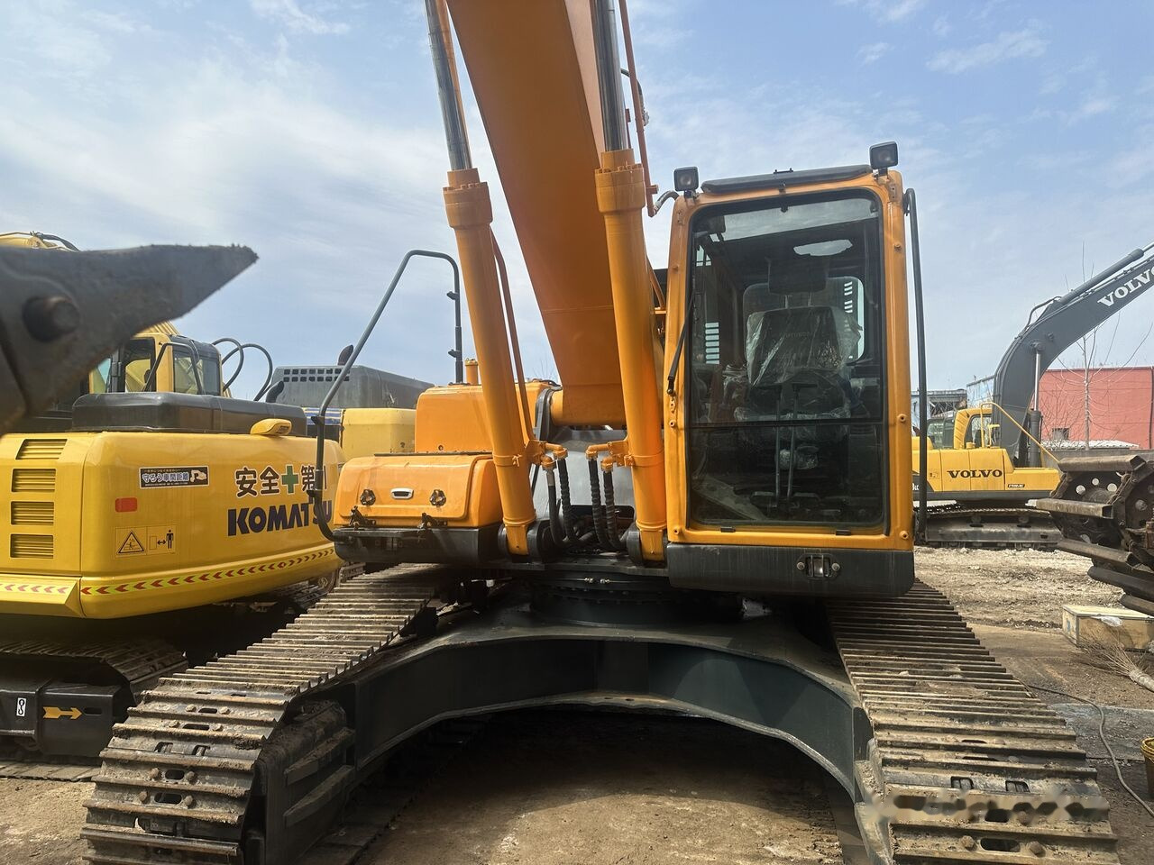 Hyundai R330LC-9S - Escavadora de rastos: foto 1 Hyundai R330LC-9S - Escavadora de rastos: foto 1