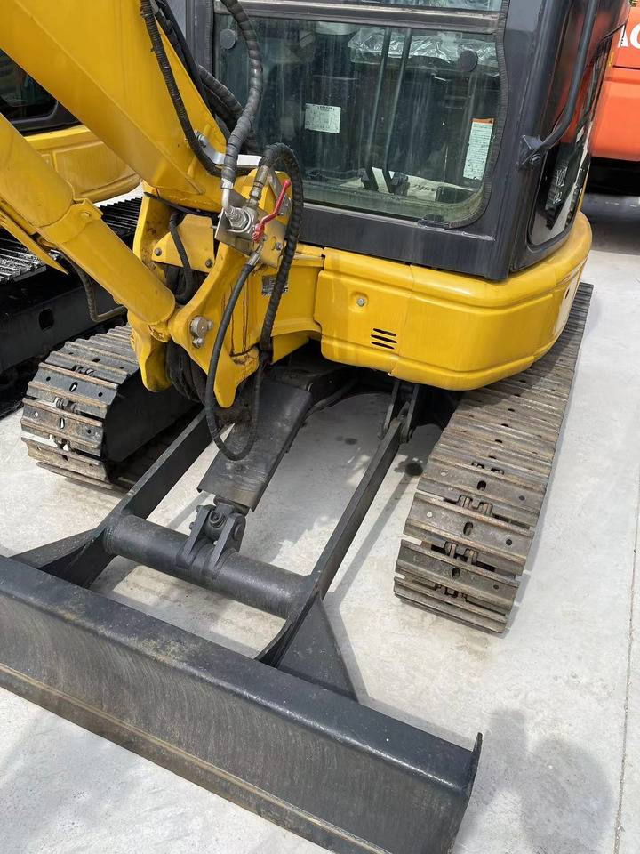 KOMATSU PC30MR-3 - Mini escavadeira: foto 1 KOMATSU PC30MR-3 - Mini escavadeira: foto 1