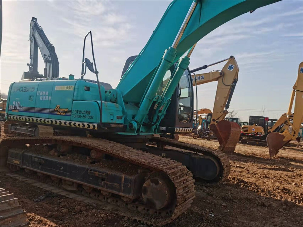 Kobelco SK210LC - Escavadora de rastos: foto 1 Kobelco SK210LC - Escavadora de rastos: foto 1