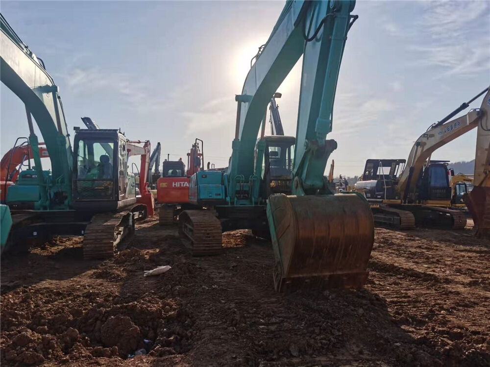 Kobelco SK210LC - Escavadora de rastos: foto 3 Kobelco SK210LC - Escavadora de rastos: foto 3