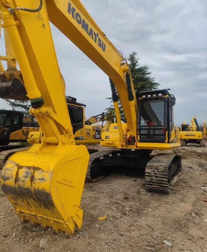Komatsu PC220-8 - Escavadora de rastos: foto 1 Komatsu PC220-8 - Escavadora de rastos: foto 1
