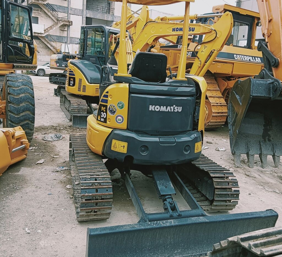 Komatsu PC30MR - Mini escavadeira: foto 1 Komatsu PC30MR - Mini escavadeira: foto 1