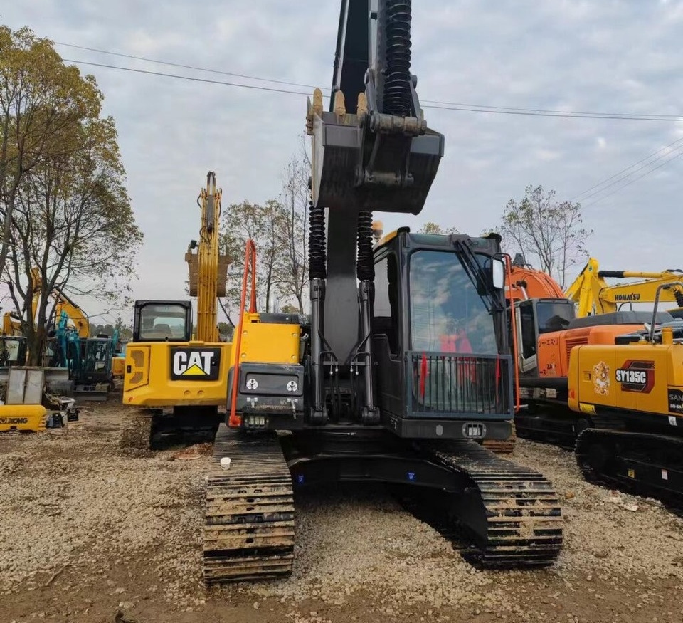 Volvo EC140 - Escavadora de rastos: foto 1 Volvo EC140 - Escavadora de rastos: foto 1