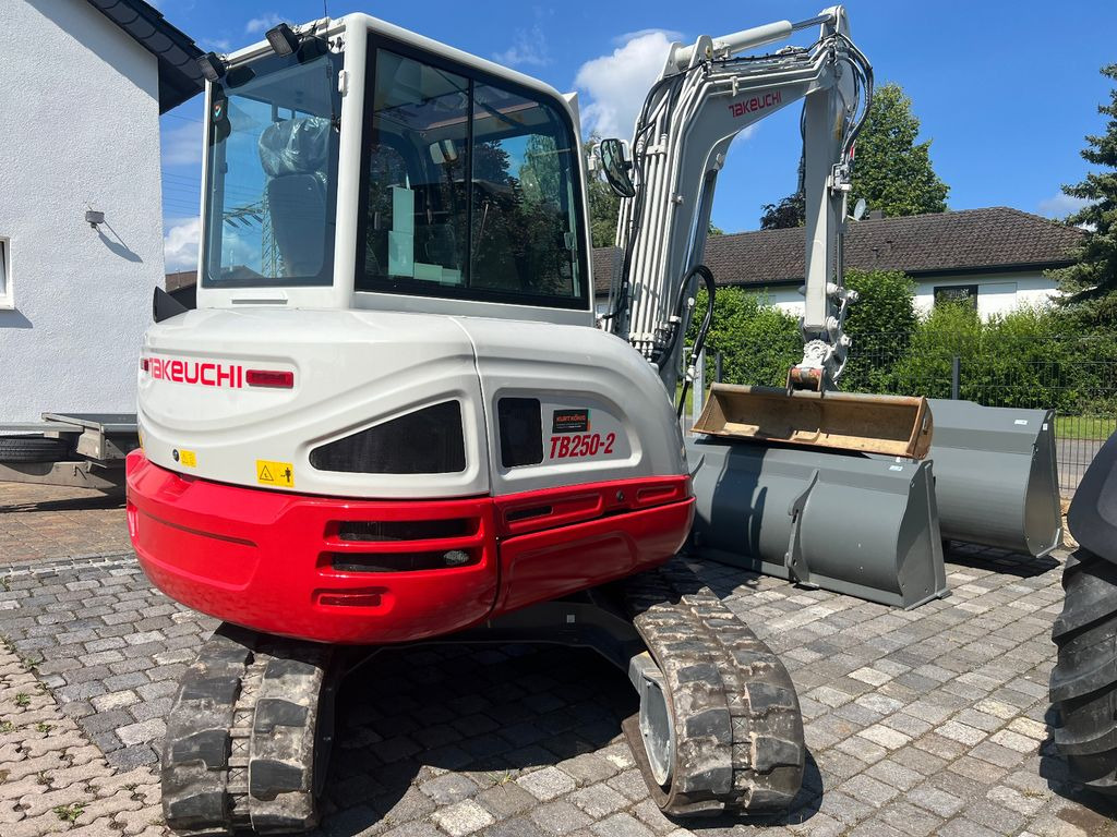 Takeuchi TB 250-2 u. 260 - Mini escavadeira: foto 3 Takeuchi TB 250-2 u. 260 - Mini escavadeira: foto 3