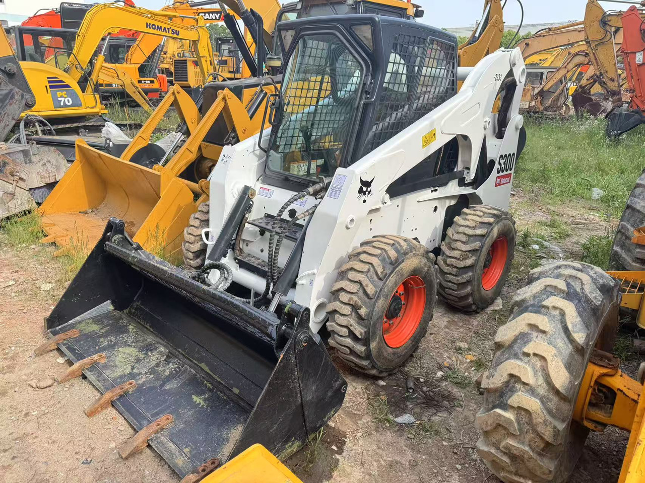 BOBCAT S300 - Mini pá carregadora: foto 3 BOBCAT S300 - Mini pá carregadora: foto 3