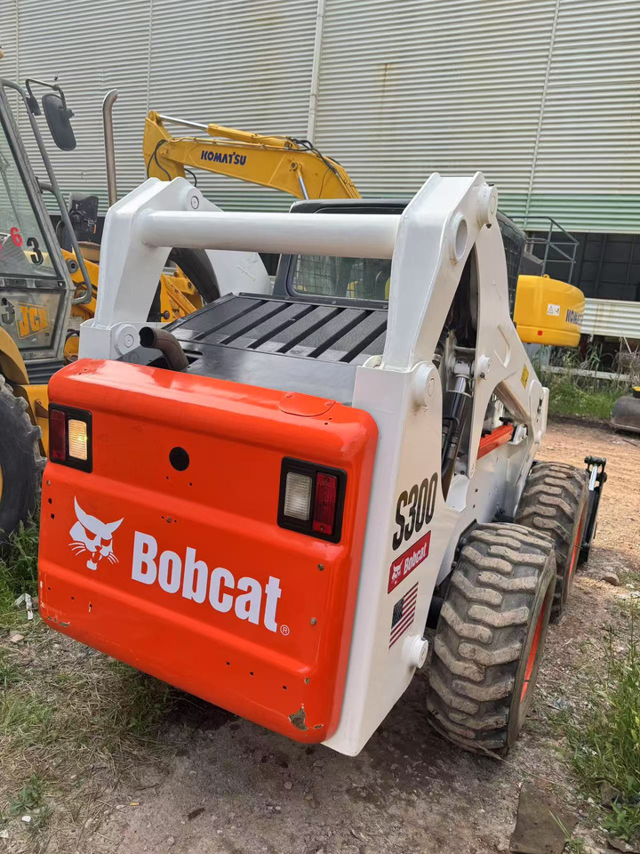 BOBCAT S300 - Mini pá carregadora: foto 2 BOBCAT S300 - Mini pá carregadora: foto 2