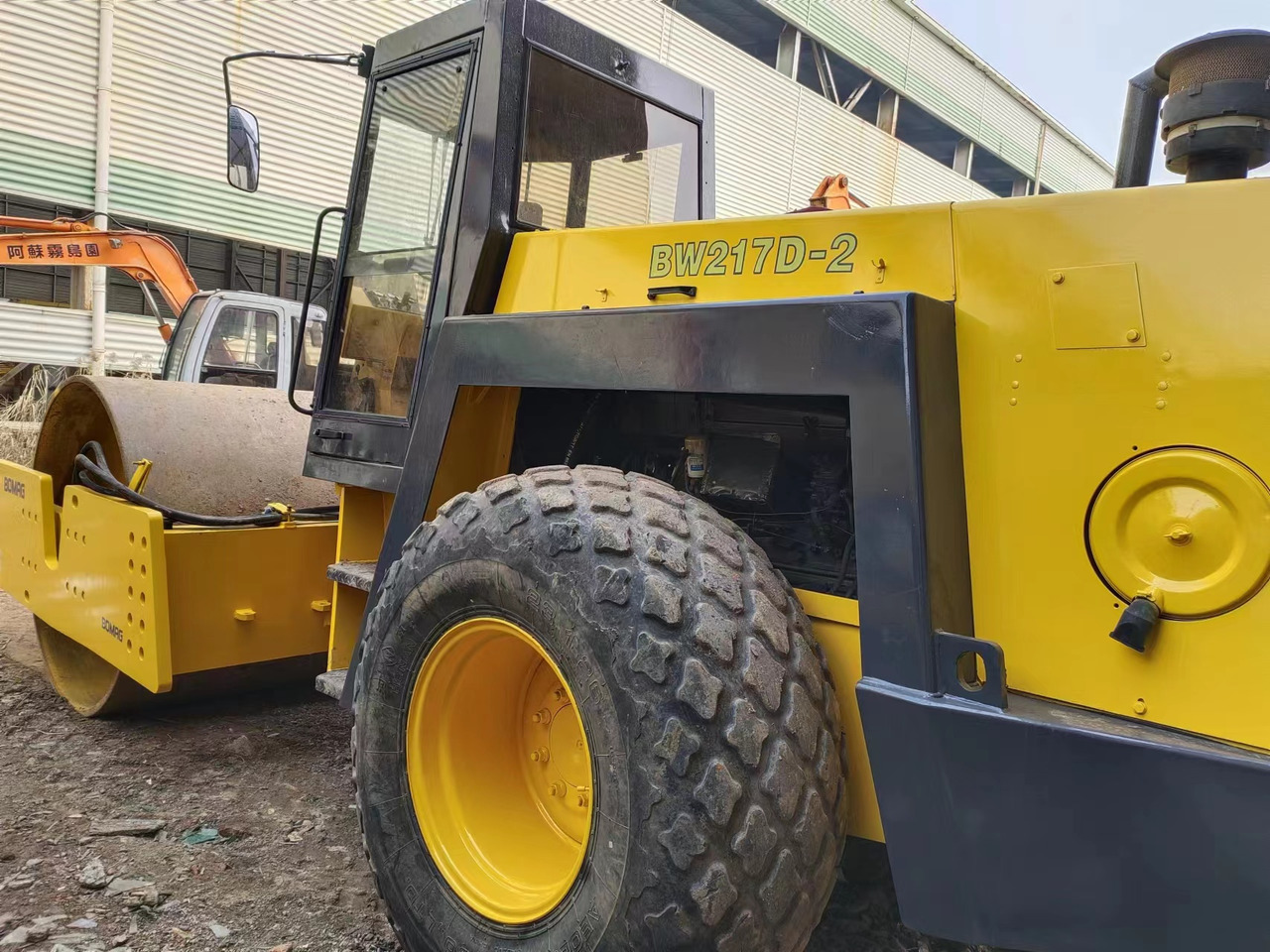 Compactador BOMAG BW217D-2: foto 6