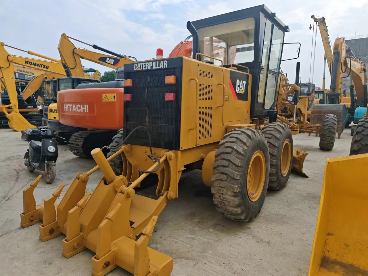 CATERPILLAR 140H - Motoniveladora: foto 2 CATERPILLAR 140H - Motoniveladora: foto 2