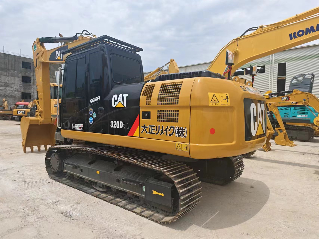 CATERPILLAR 320DL - Escavadora de rastos: foto 2 CATERPILLAR 320DL - Escavadora de rastos: foto 2