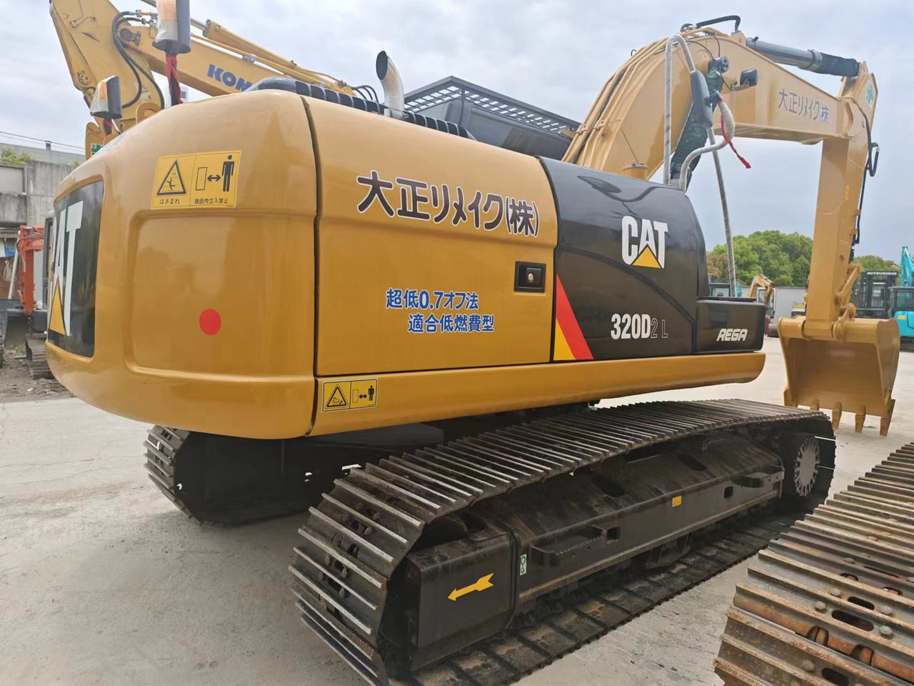 CATERPILLAR 320DL - Escavadora de rastos: foto 1 CATERPILLAR 320DL - Escavadora de rastos: foto 1