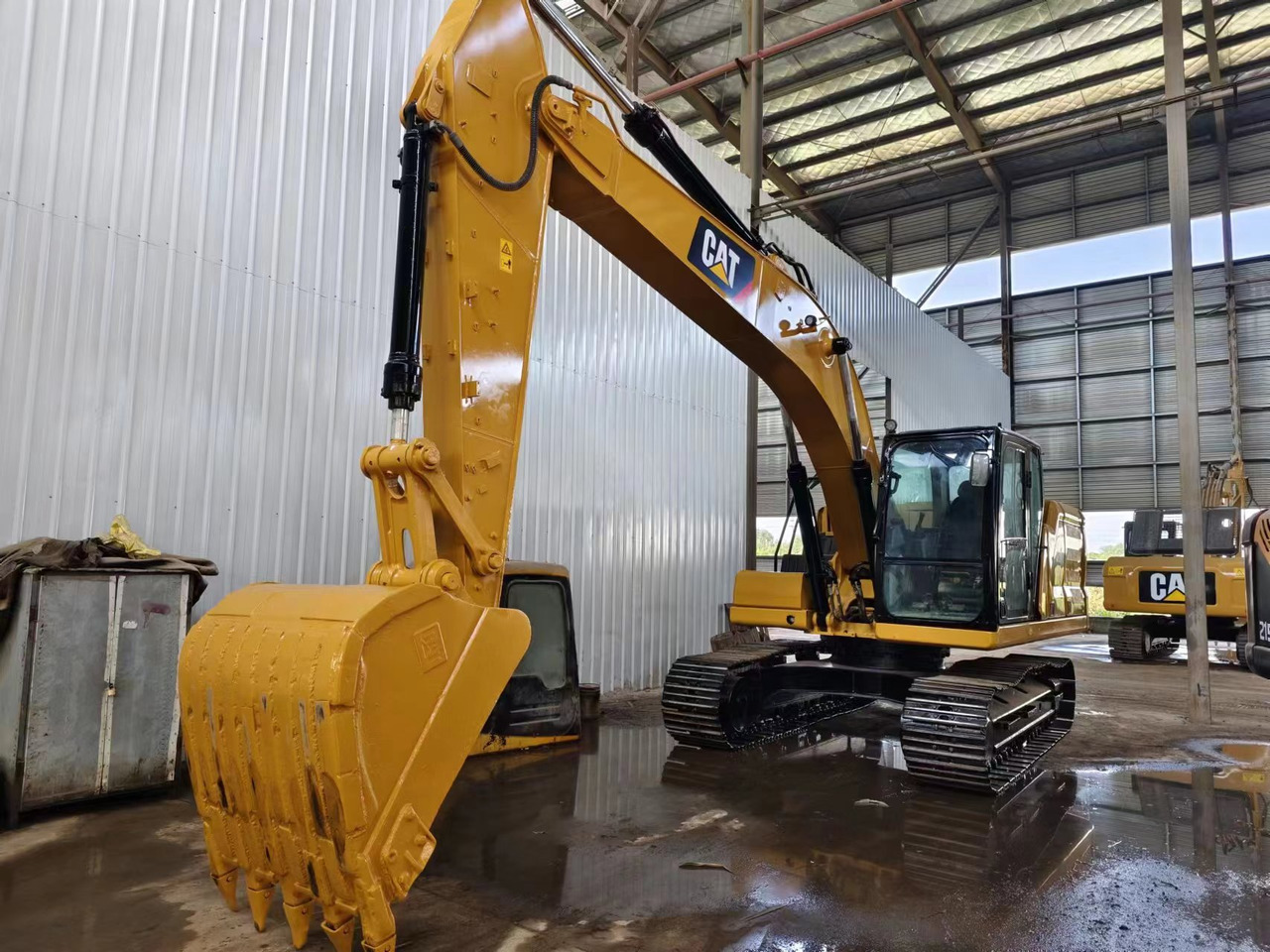 CATERPILLAR 320GC - Escavadora de rastos: foto 1 CATERPILLAR 320GC - Escavadora de rastos: foto 1