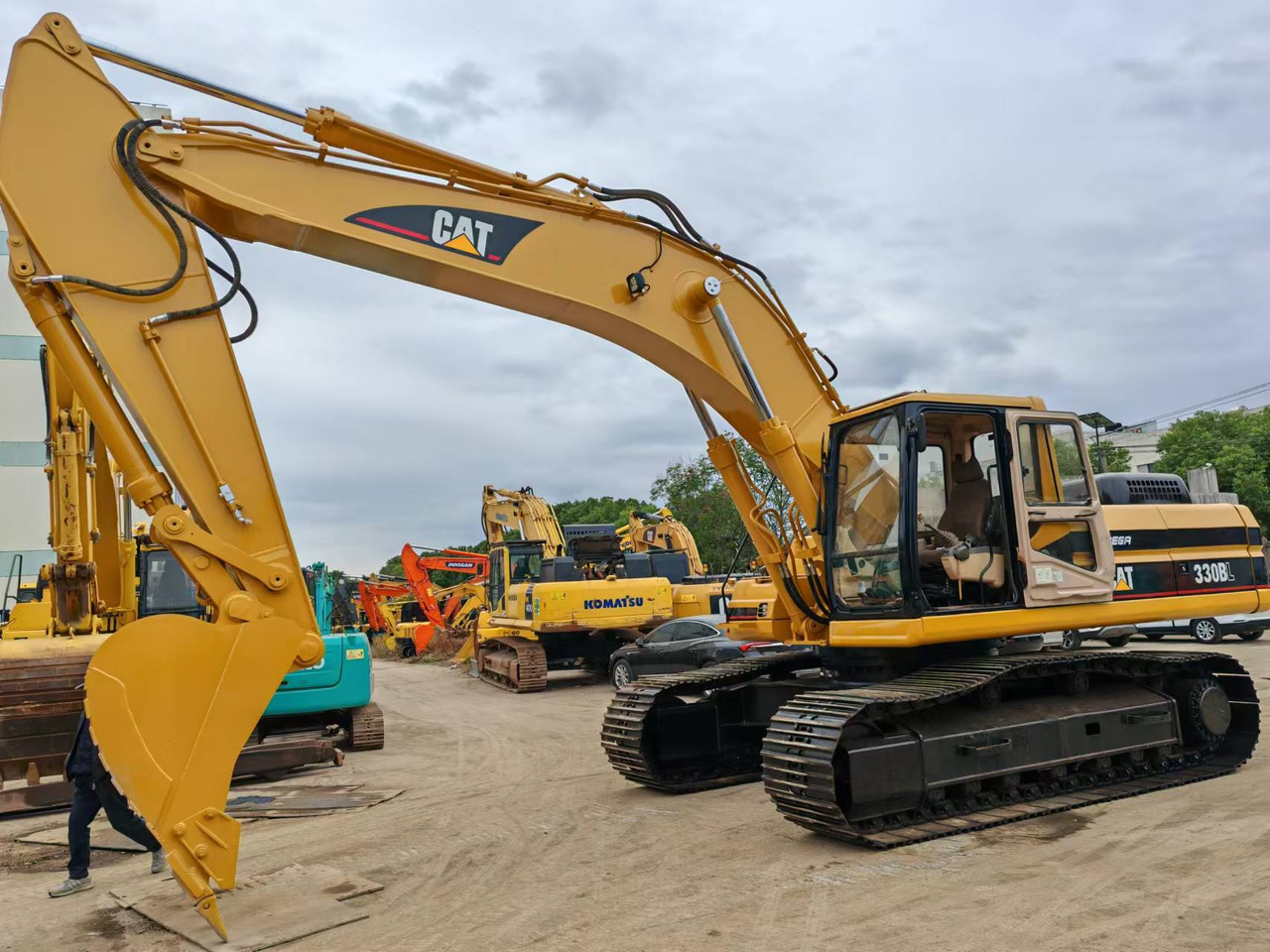 CATERPILLAR 330BL - Escavadora de rastos: foto 1 CATERPILLAR 330BL - Escavadora de rastos: foto 1