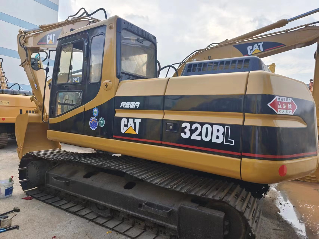 CATERPILLAR CAT 320BL - Escavadora de rastos: foto 1 CATERPILLAR CAT 320BL - Escavadora de rastos: foto 1