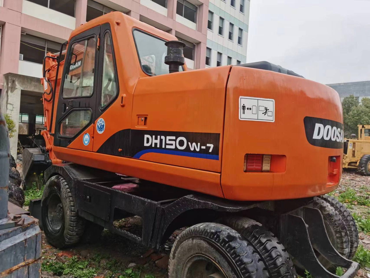 DOOSAN DH150W-7 - Escavadeira de rodas: foto 2 DOOSAN DH150W-7 - Escavadeira de rodas: foto 2