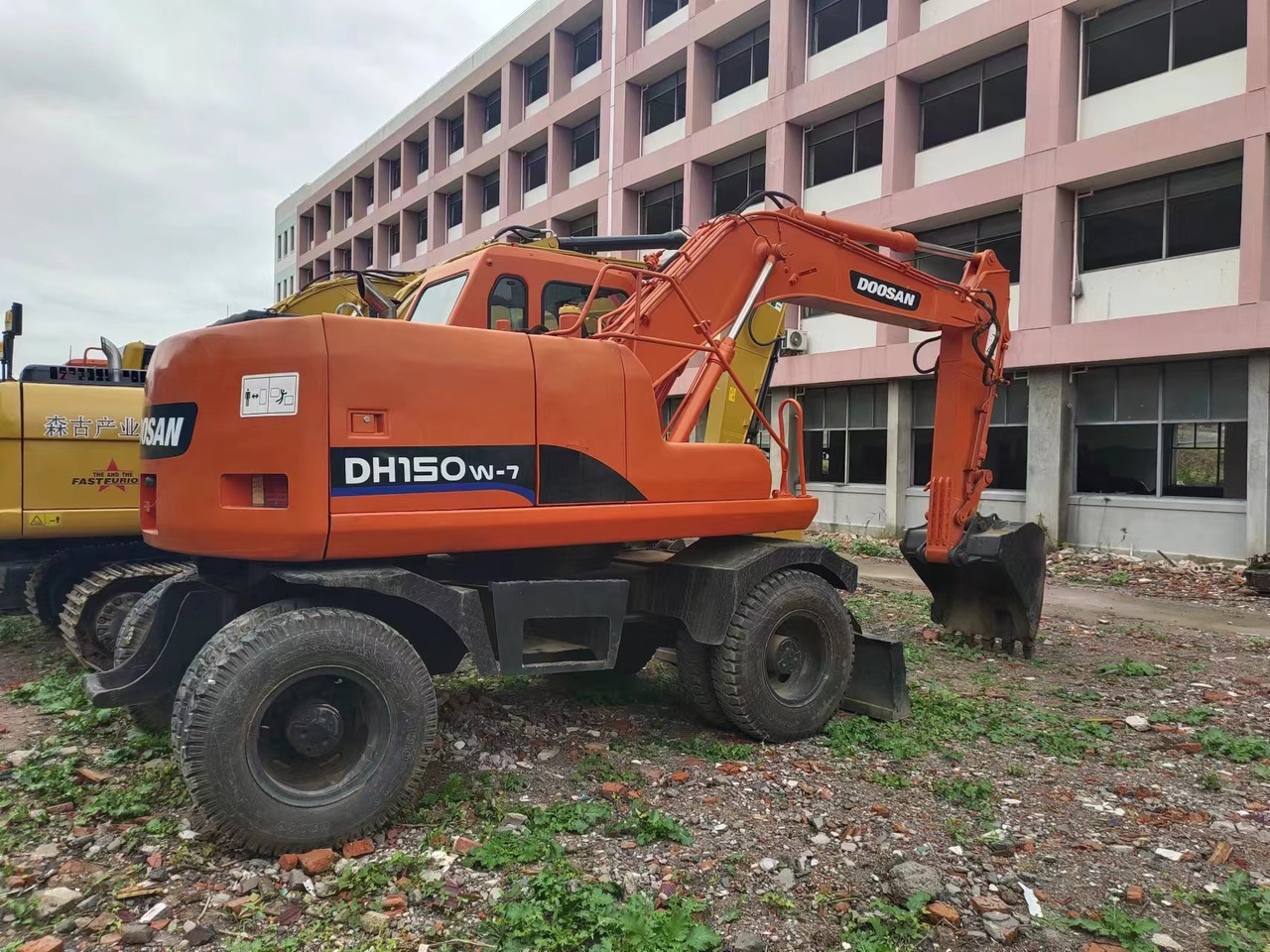 DOOSAN DH150W-7 - Escavadeira de rodas: foto 5 DOOSAN DH150W-7 - Escavadeira de rodas: foto 5