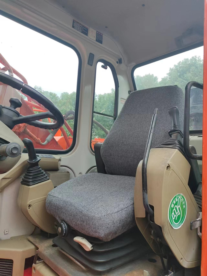 DOOSAN DH150W-7 - Escavadeira de rodas: foto 4 DOOSAN DH150W-7 - Escavadeira de rodas: foto 4