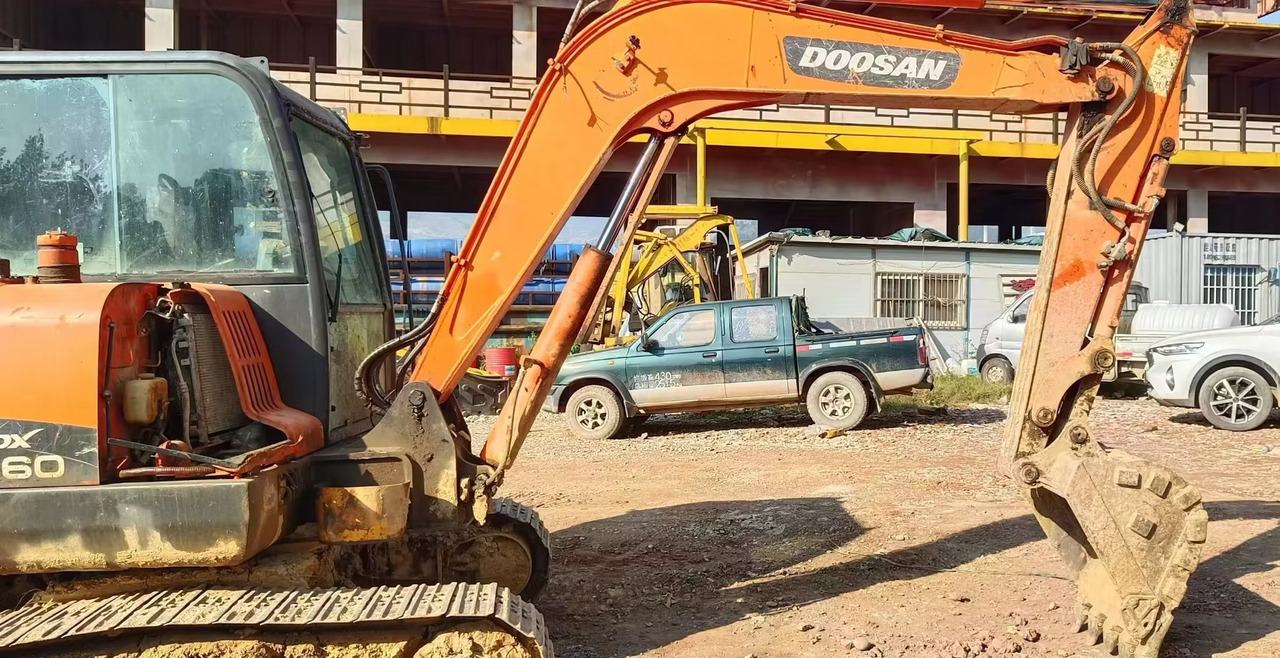 DOOSAN dx60 - Mini escavadeira: foto 2 DOOSAN dx60 - Mini escavadeira: foto 2