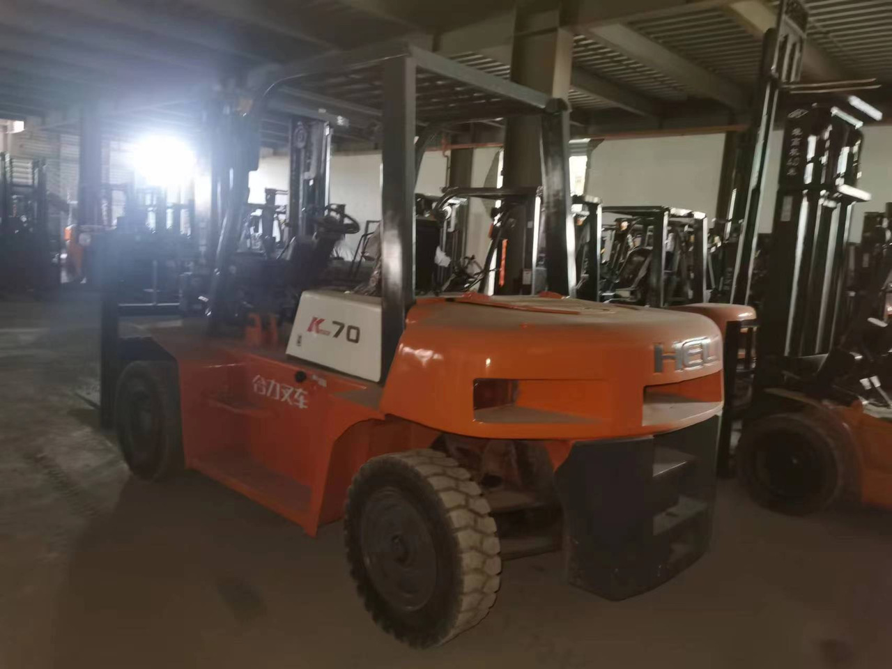HELI 70 DIESEL FORKLIFT 7TON - Empilhadeira a diesel: foto 1 HELI 70 DIESEL FORKLIFT 7TON - Empilhadeira a diesel: foto 1