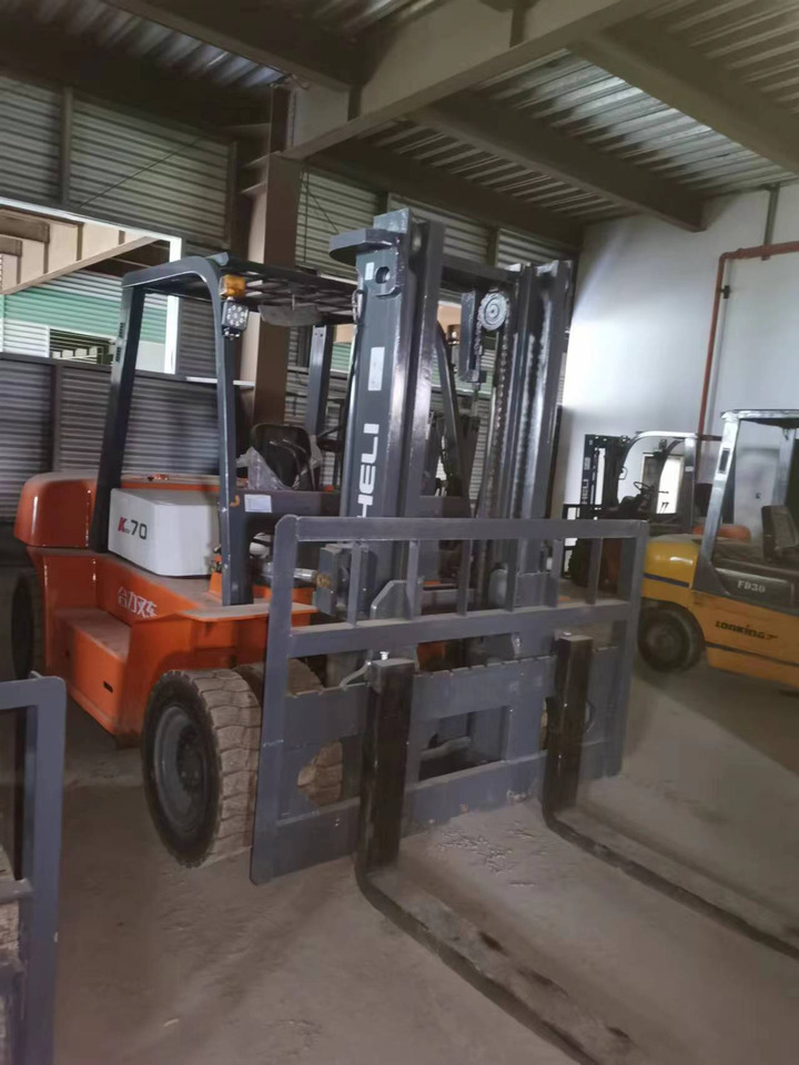HELI 70 DIESEL FORKLIFT 7TON - Empilhadeira a diesel: foto 3 HELI 70 DIESEL FORKLIFT 7TON - Empilhadeira a diesel: foto 3