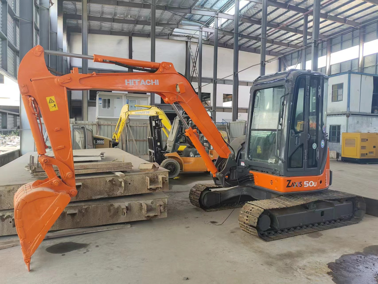 HITACHI ZX50U - Mini escavadeira: foto 1 HITACHI ZX50U - Mini escavadeira: foto 1