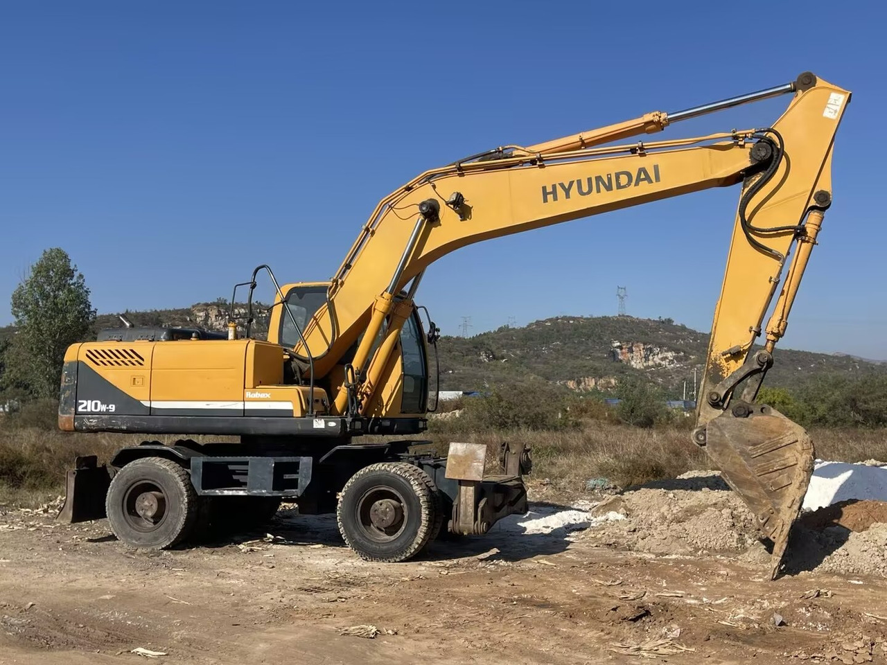 HYUNDAI 210W-9 - Escavadeira de rodas: foto 3 HYUNDAI 210W-9 - Escavadeira de rodas: foto 3