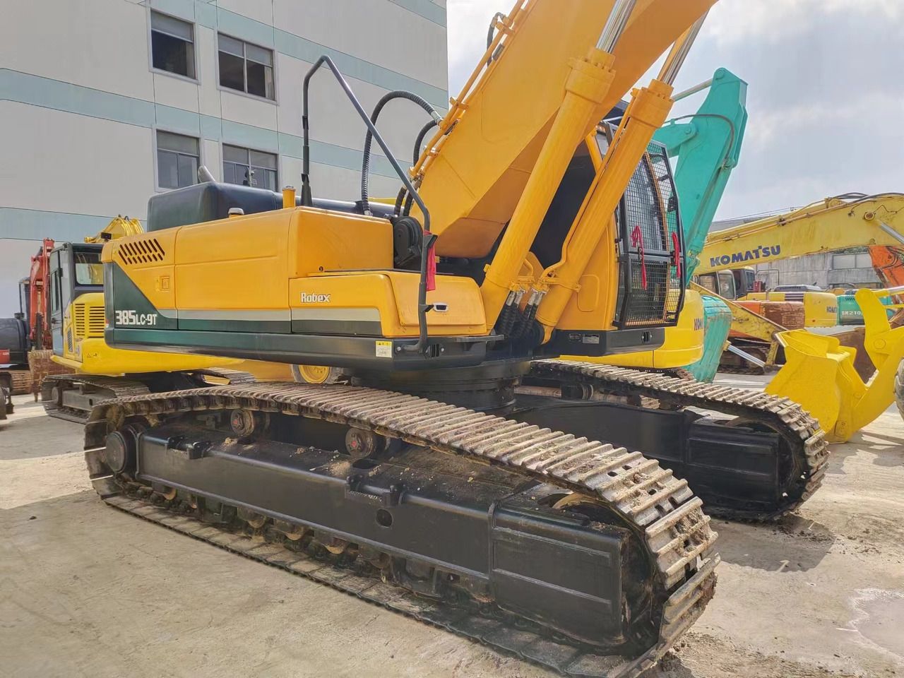HYUNDAI R385LC-9T R305 R220 - Escavadora de rastos: foto 4 HYUNDAI R385LC-9T R305 R220 - Escavadora de rastos: foto 4