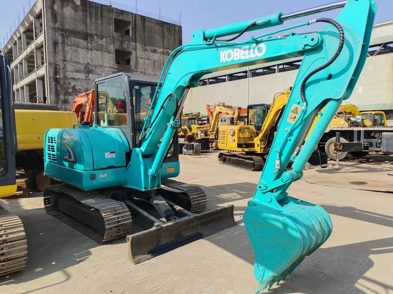 KOBELCO SK60-8 - Mini escavadeira: foto 1 KOBELCO SK60-8 - Mini escavadeira: foto 1