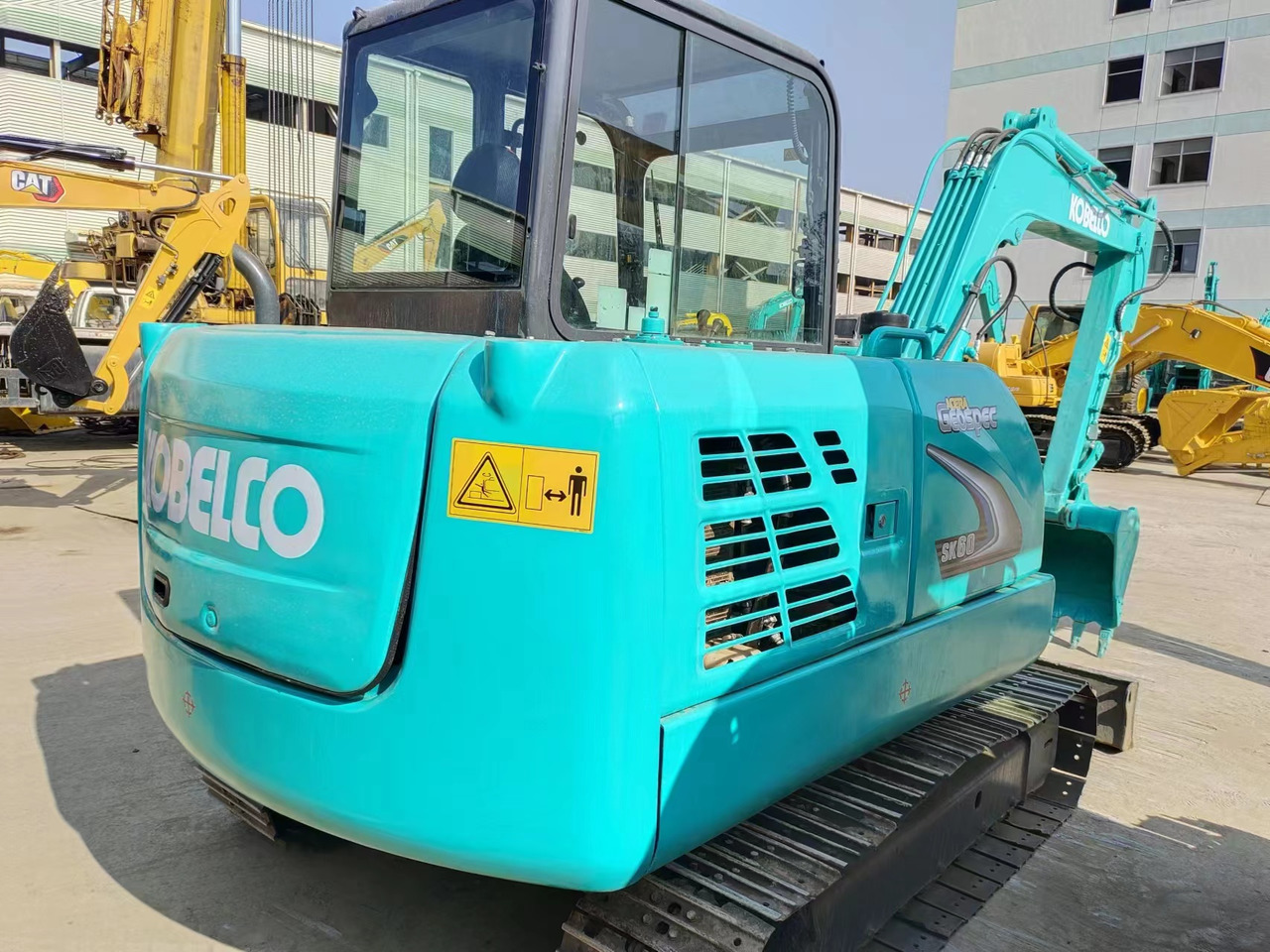 KOBELCO SK60-8 - Mini escavadeira: foto 2 KOBELCO SK60-8 - Mini escavadeira: foto 2