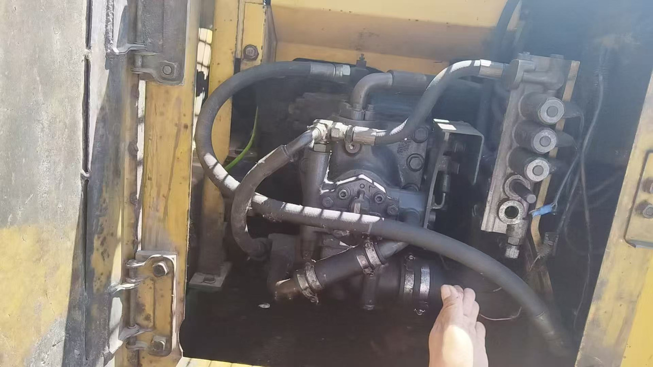 KOMATSU PC120-6 - Escavadora de rastos: foto 3 KOMATSU PC120-6 - Escavadora de rastos: foto 3